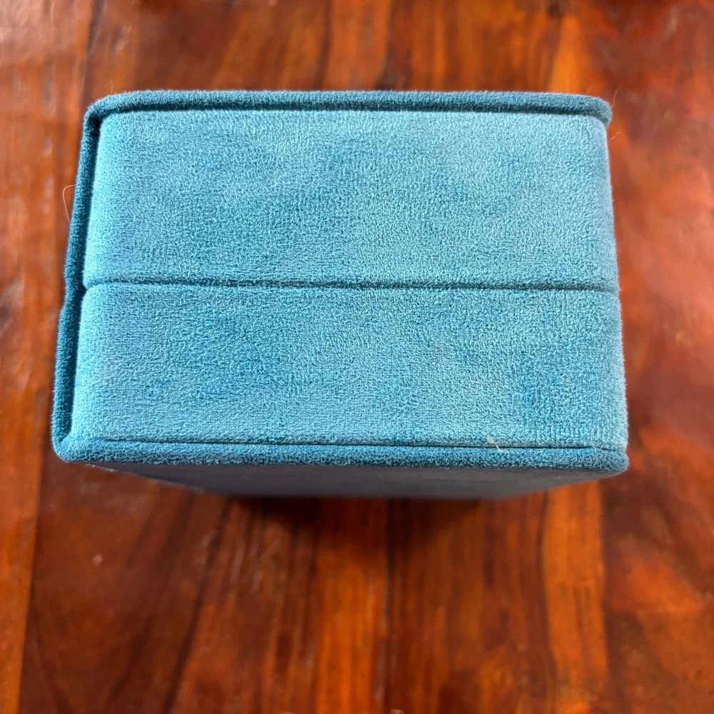 La Mer Teal Blue Velvet Luxury Jewelry Skincare Storage Box Case Hinged Lid